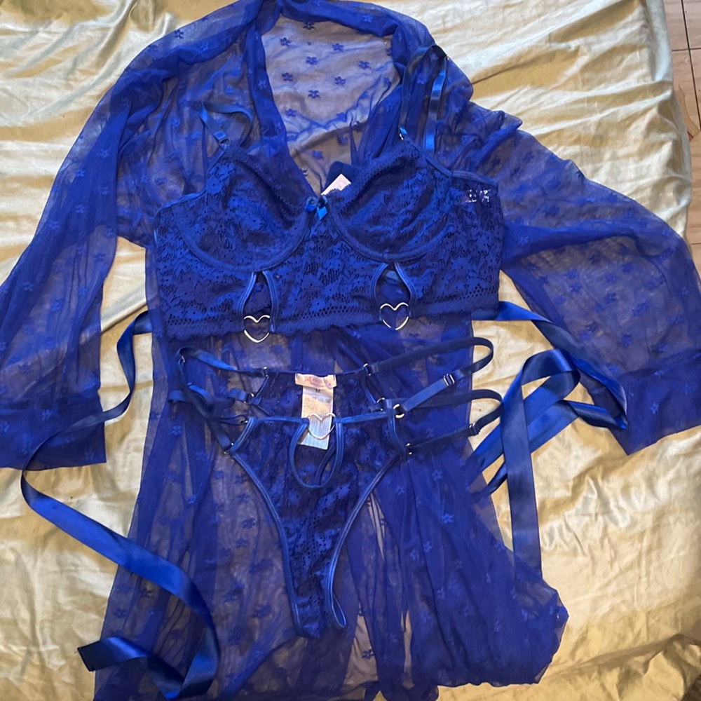 Lingerie set with robe